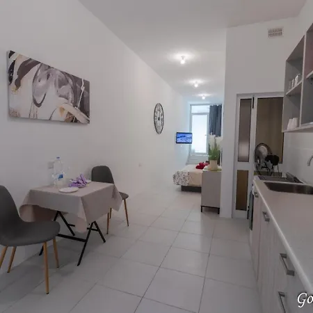 R1103 Ta Melina Apartment
