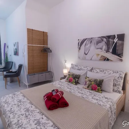 R1103 Ta Melina Apartment